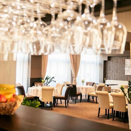 AZUL Hotel&Restaurant Partizánske Eksteriør bilde