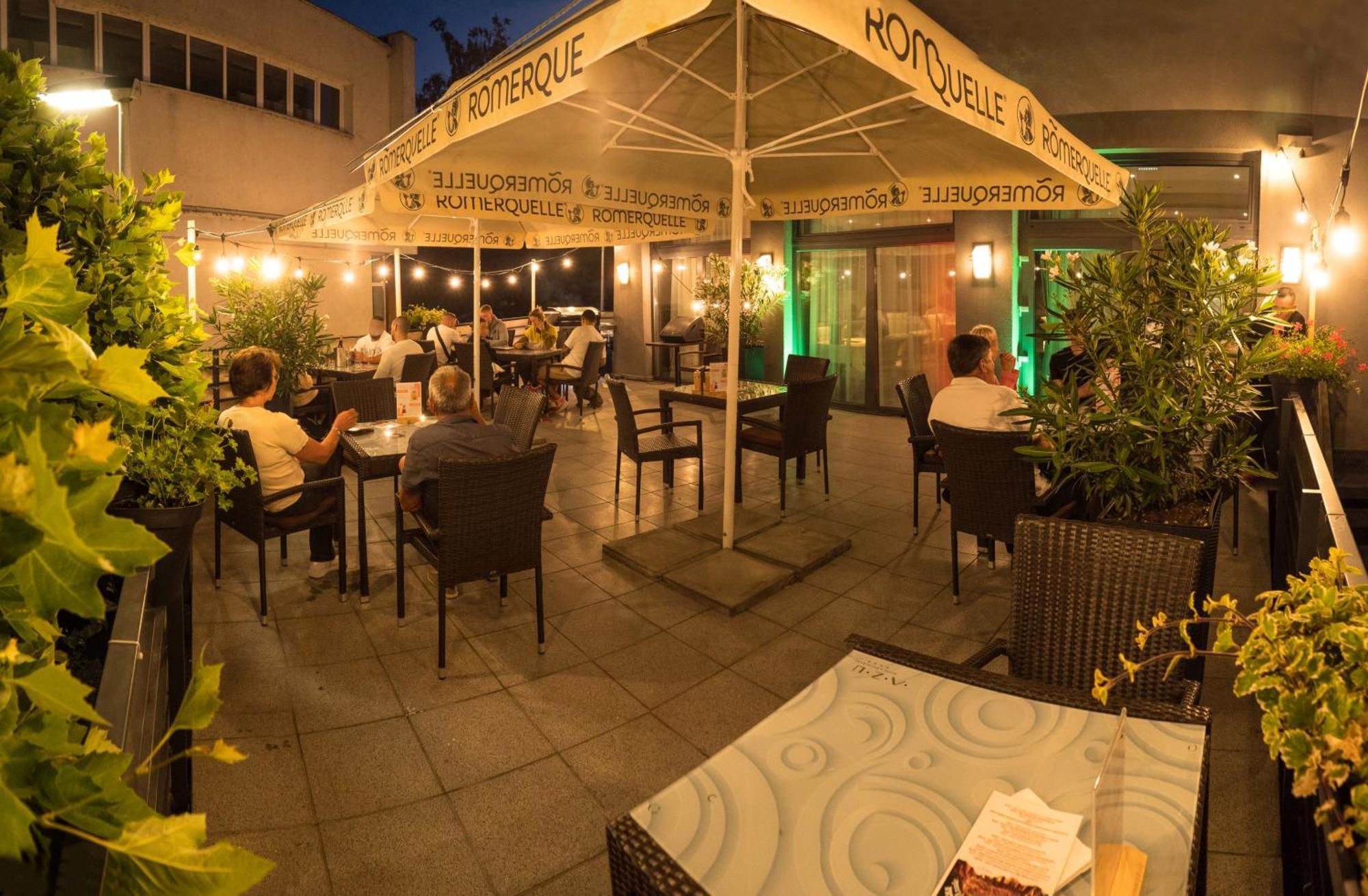 AZUL Hotel&Restaurant Partizánske Eksteriør bilde