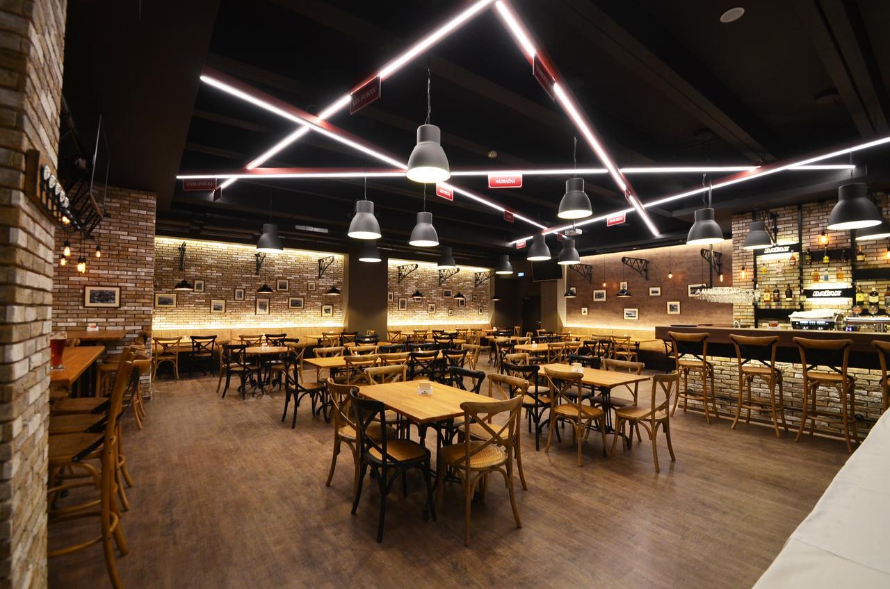AZUL Hotel&Restaurant Partizánske Eksteriør bilde