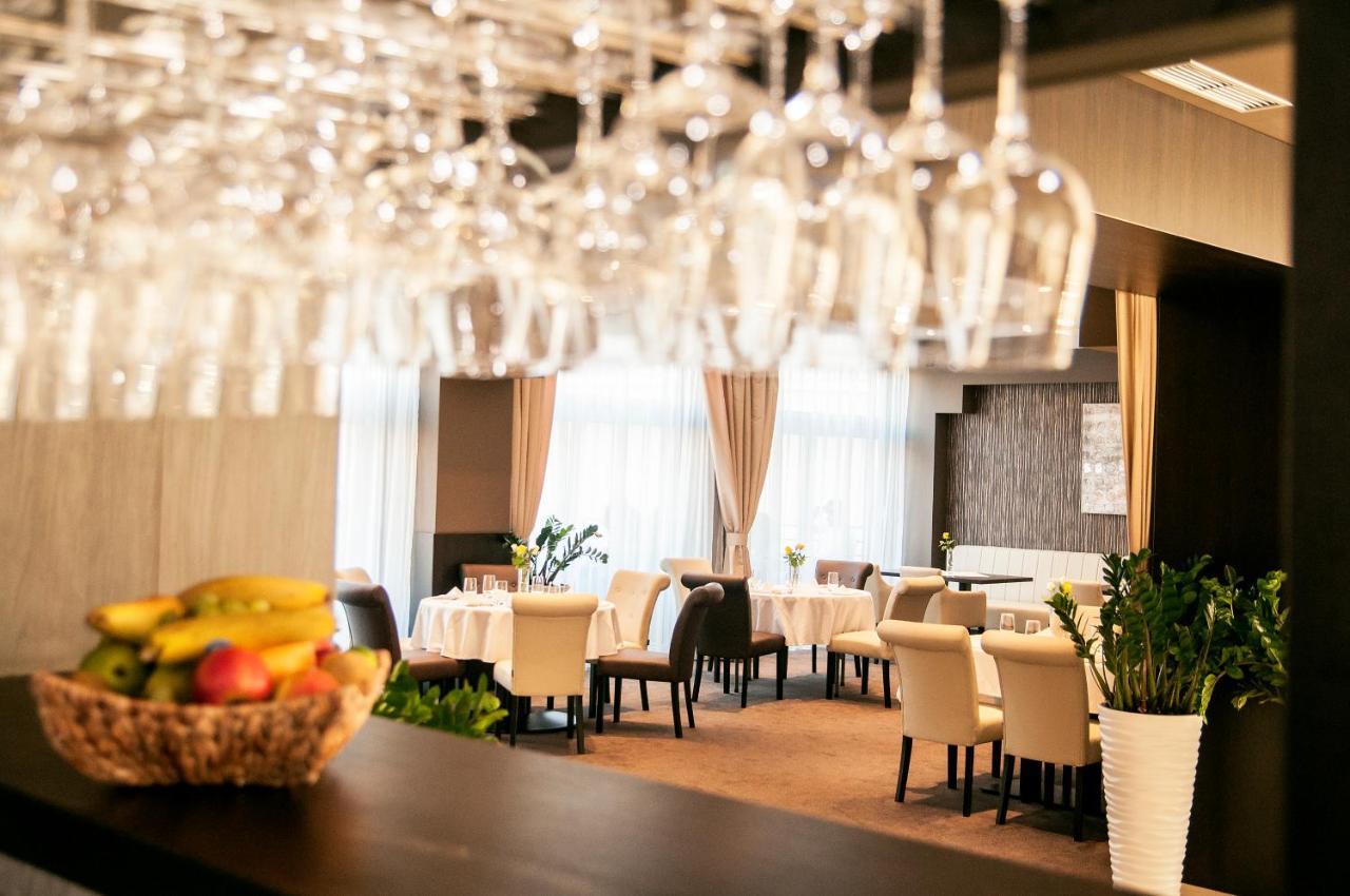 AZUL Hotel&Restaurant Partizánske Eksteriør bilde